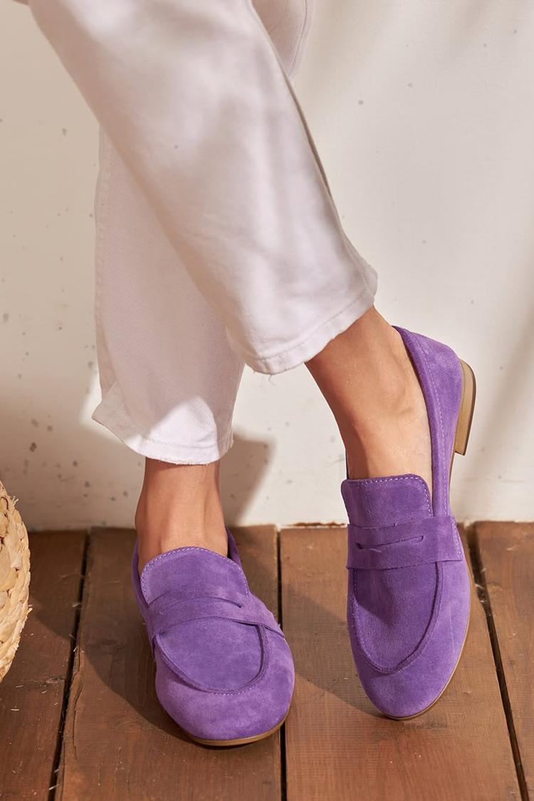Mocassins violets à bout rond et empiècements unis