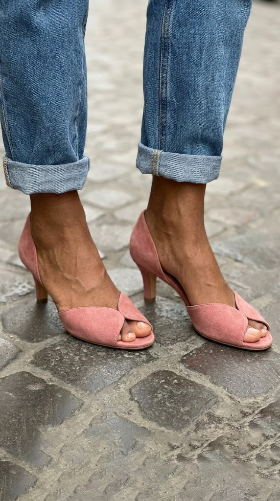 Escarpins kitten heel D'Orsay roses à bout ouvert en suédine