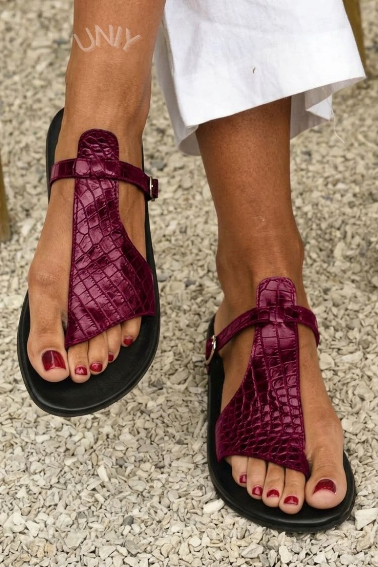 Sandales effet crocodile à bride et boucle sur le cou-de-pied