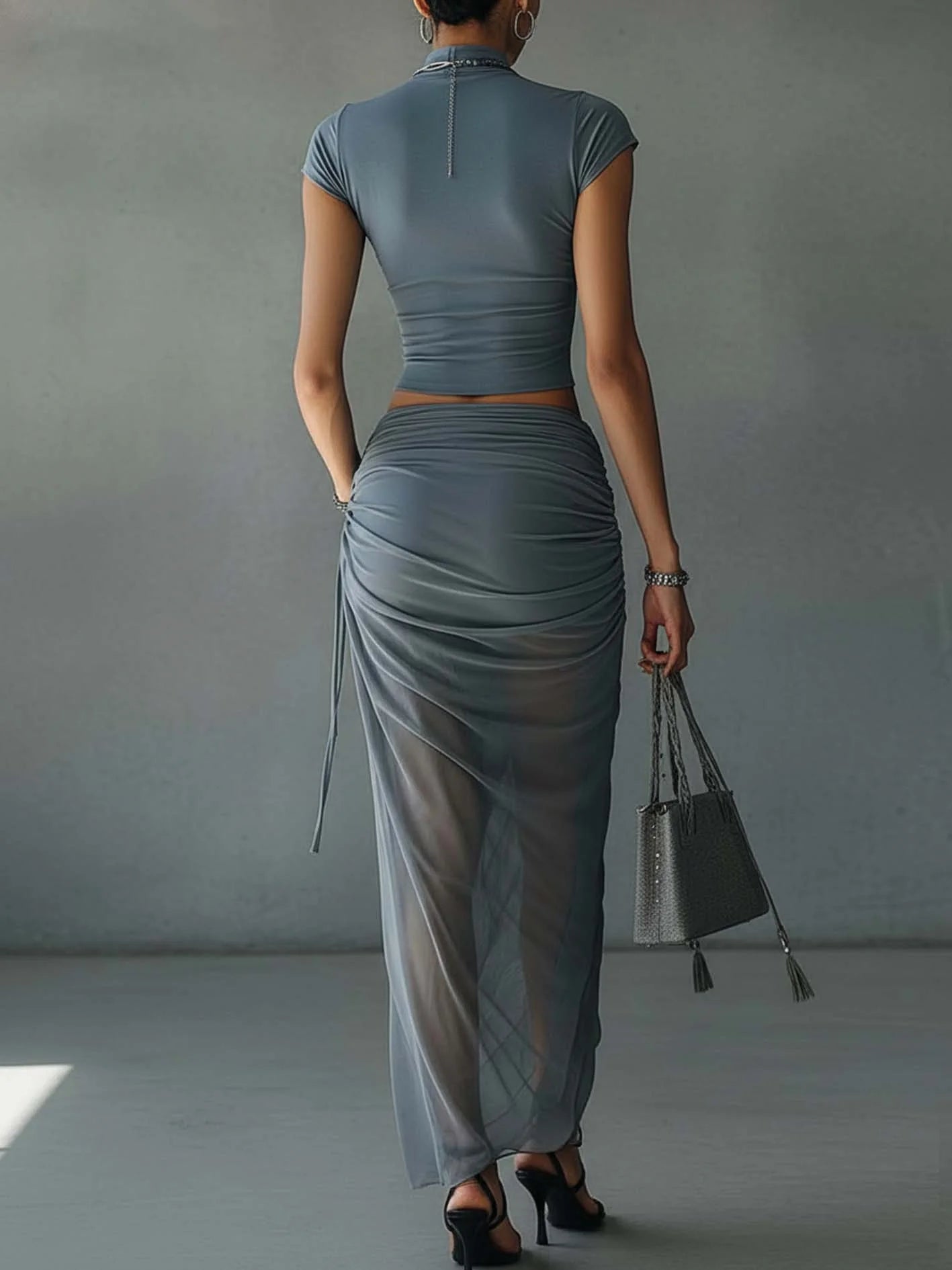 Jacqueline | Ensemble t-shirt court bleu et jupe drapée en tulle transparent