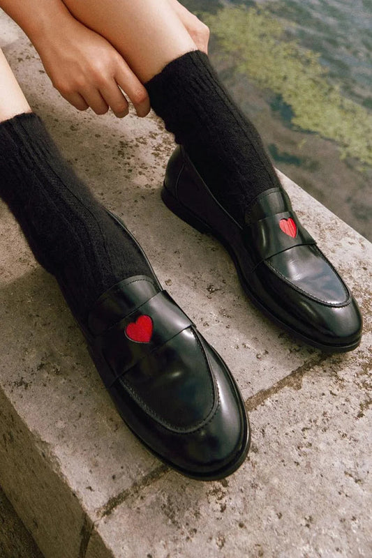Mocassins noirs à enfiler à surpiqûres et cœur patchwork décoratif
