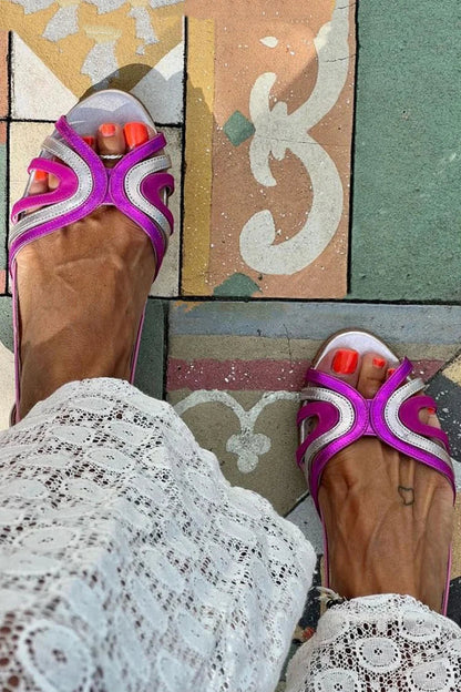 Sandales slingback violettes ajourées color block et patchwork