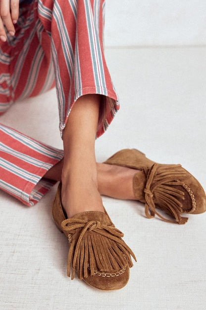 Mocassins camel à bout rond, pompons et franges unies