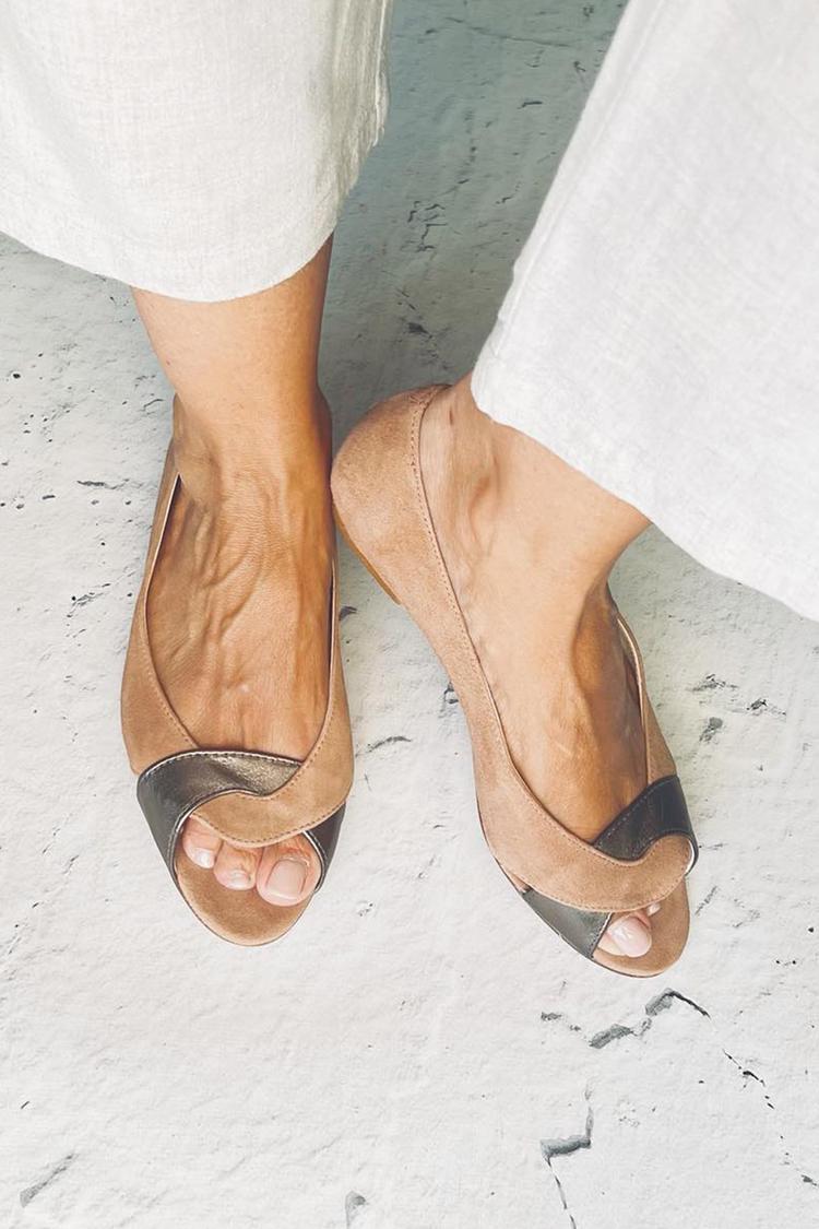 Sandales color block marron clair à brides tressées et bout ouvert