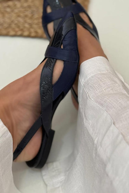 Ballerines slingback à bout contrastant et découpes ajourées bleu marine