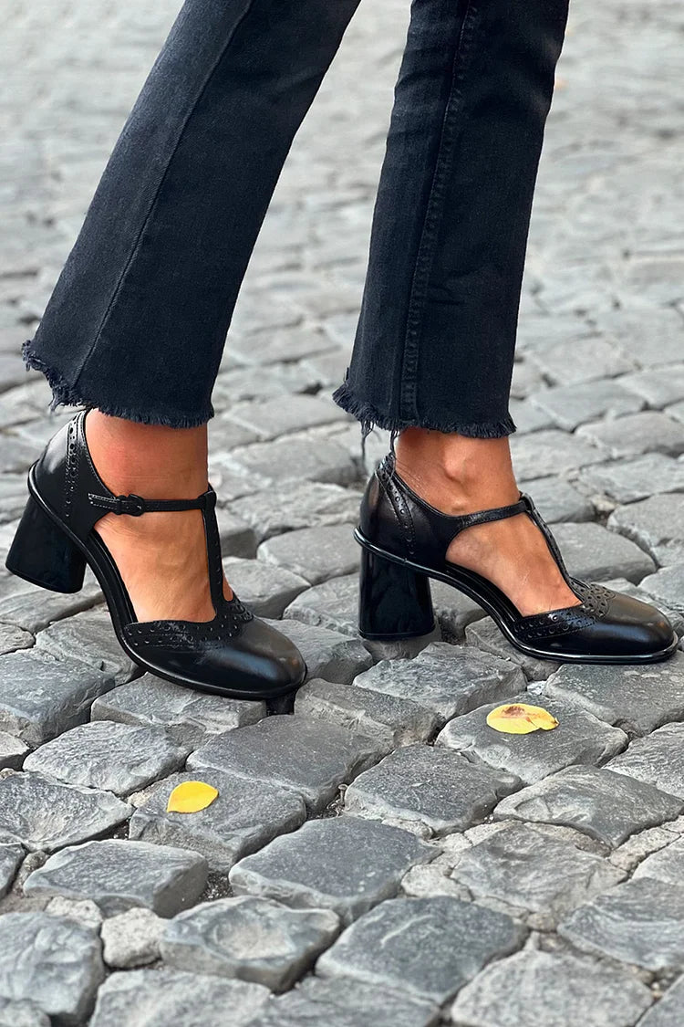 Escarpins à talon bloc noirs unis à boucle en T et bout rond