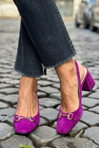 Escarpins slingback à talon bloc en daim olive avec détail étrier