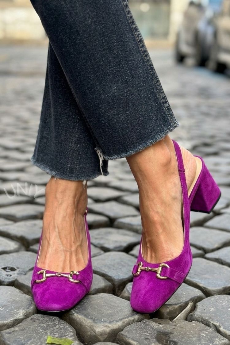 Escarpins slingback à talon bloc en daim olive avec détail étrier