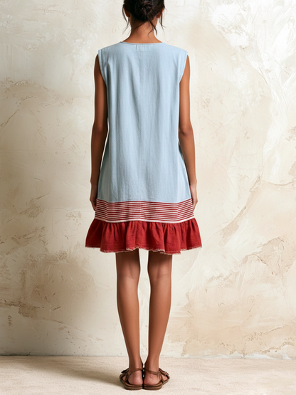Katia - Robe tunique bleu clair sans manches à bande rouge et ourlet froncé