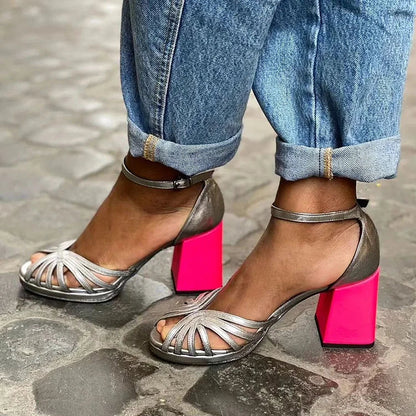 Escarpins à talon large peep toe color block brillants élégants avec bride cheville et boucle