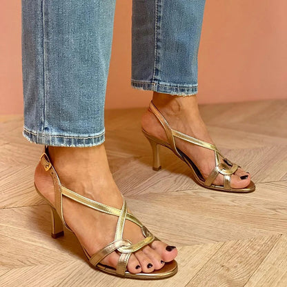 Escarpins confortables à talon aiguille en cuir synthétique brillant, brides croisées au crochet et bout ouvert