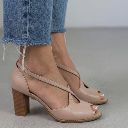 Sandales élégantes rose blush à brides croisées, bout ouvert et talon large