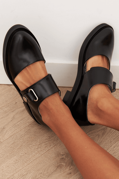 Ballerines à talon ouvert, bout rond et découpes unies