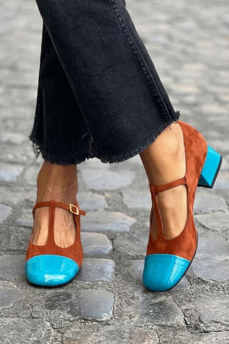 Escarpins à talon bloc violets color block à bride en T, boucle et bout rond
