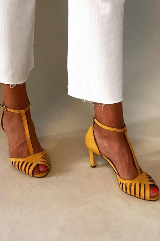Sandales peep toe vintage jaunes en suédine à bride en T et découpes