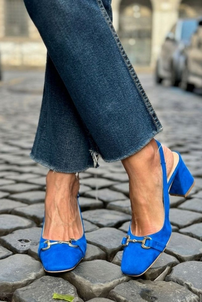 Escarpins slingback à talon bloc en daim olive avec détail étrier