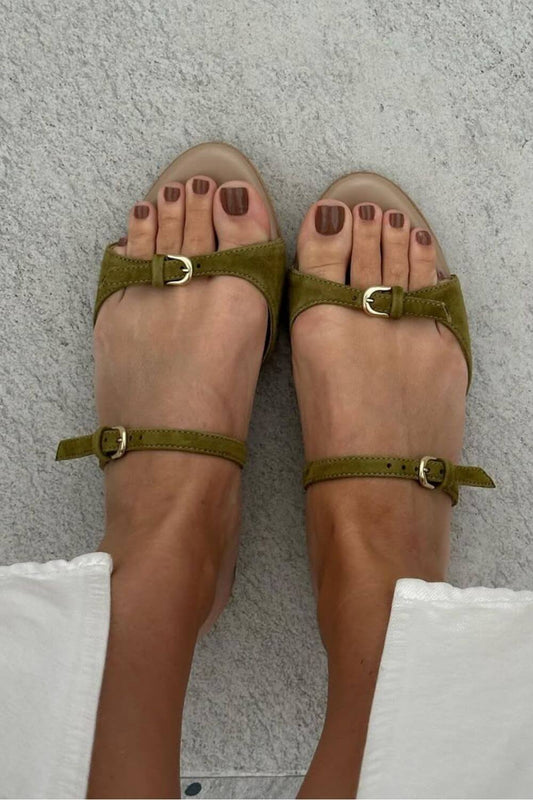 Sandales peep toe en daim avec boucle et brides