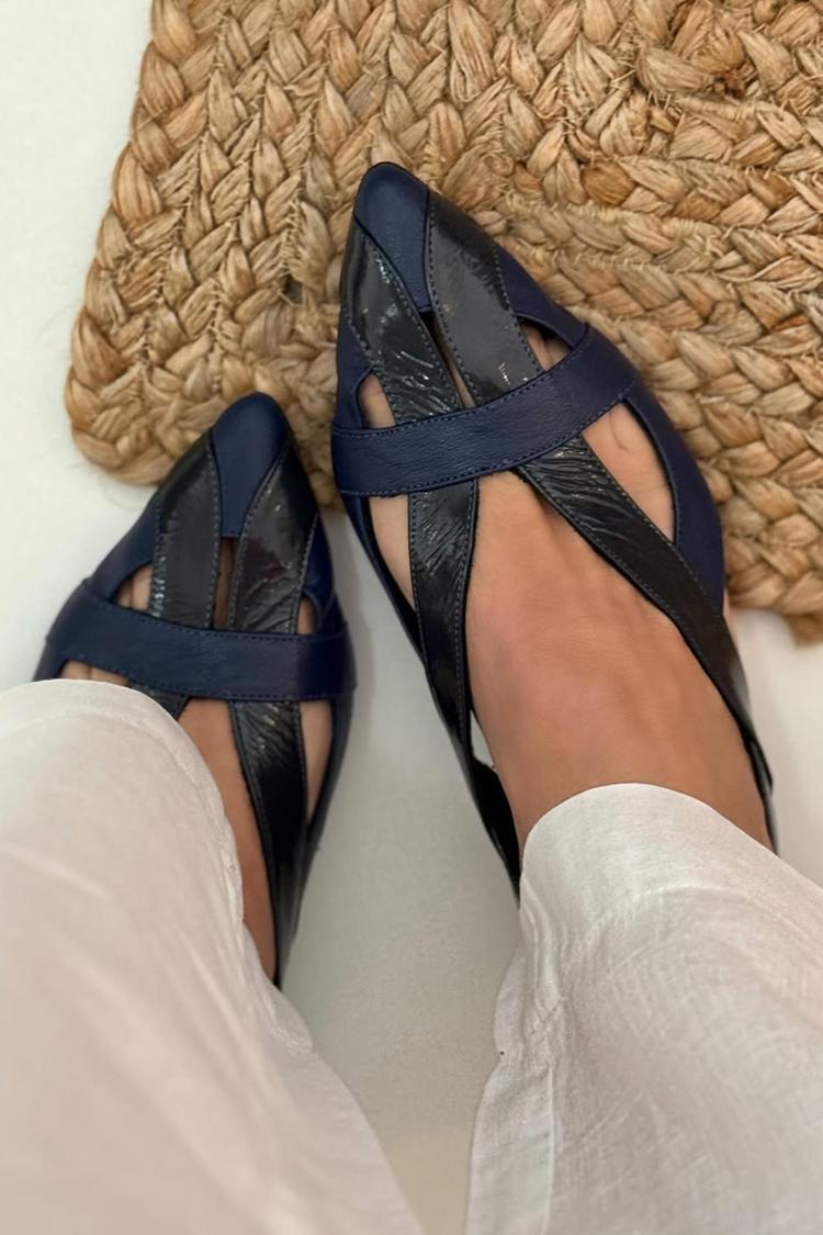 Ballerines slingback à bout contrastant et découpes ajourées bleu marine