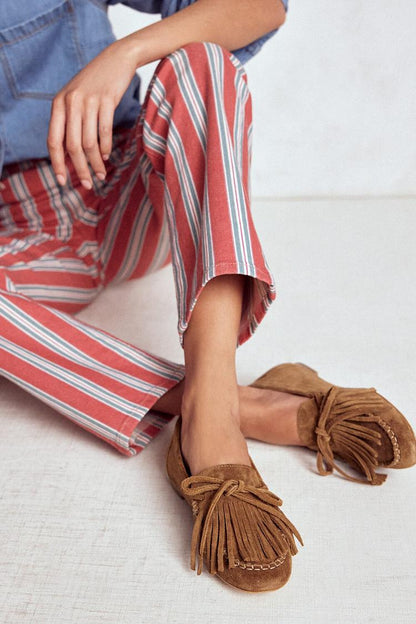 Mocassins camel à bout rond, pompons et franges unies