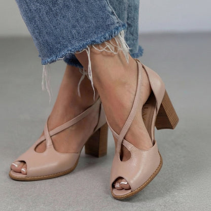 Sandales élégantes rose blush à brides croisées, bout ouvert et talon large