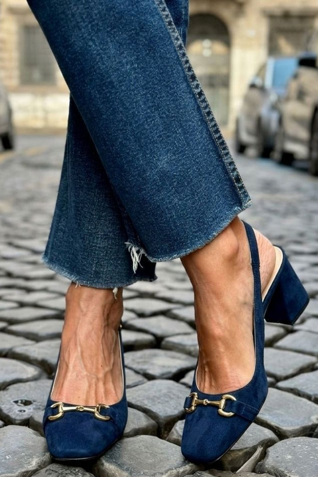 Escarpins slingback à talon bloc en daim olive avec détail étrier