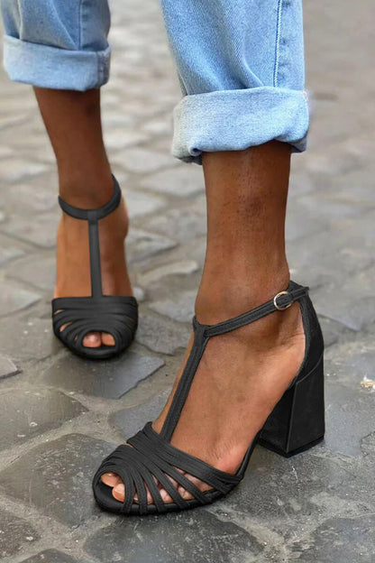 Escarpins à talon large peep toe avec boucle, bride en T et brides