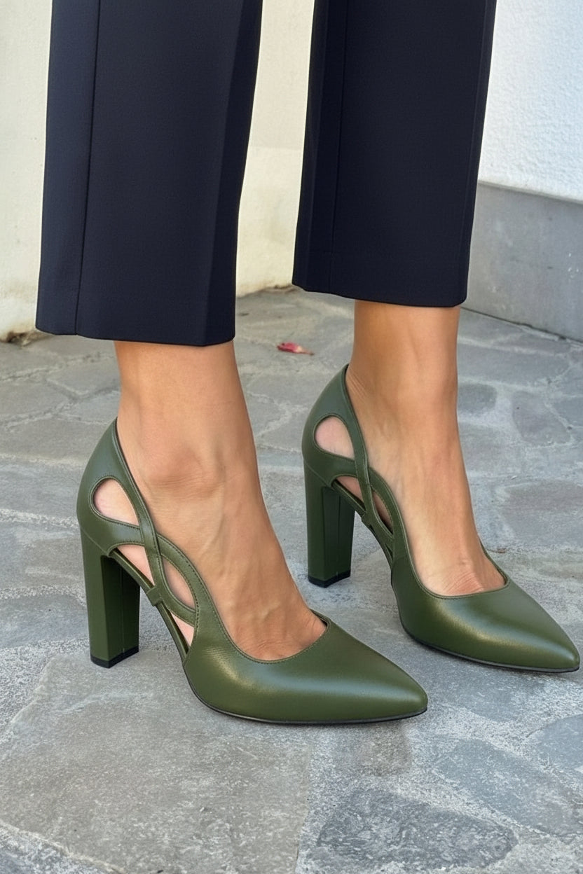 Escarpins à talon aiguille, découpes en cuir synthétique et talon bloc