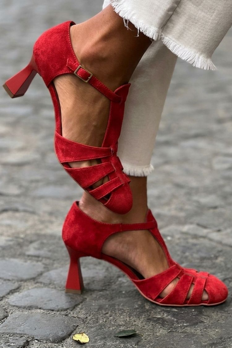 Sandales à talon vertes, bout fermé et brides ajourées au crochet