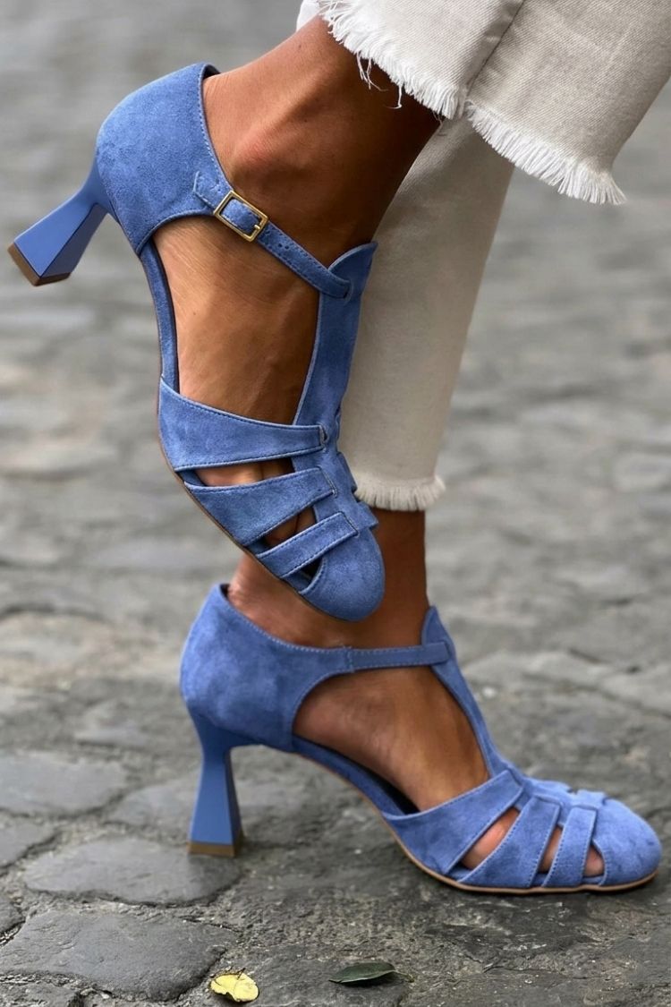 Sandales à talon vertes, bout fermé et brides ajourées au crochet