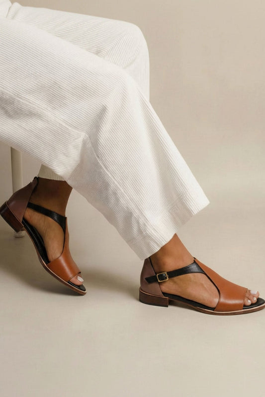 Sandales d'été minimalistes en cuir synthétique marron à bride cheville