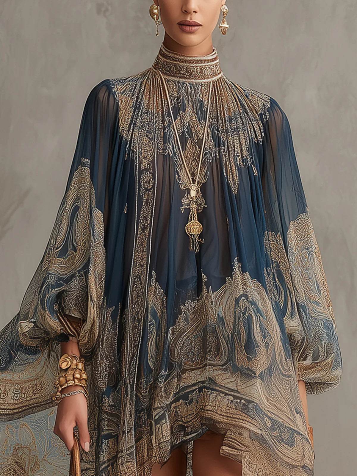 Agathe | Robe courte asymétrique en mousseline bleu marine à col montant et imprimé baroque