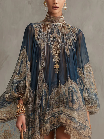 Agathe | Robe courte asymétrique en mousseline bleu marine à col montant et imprimé baroque